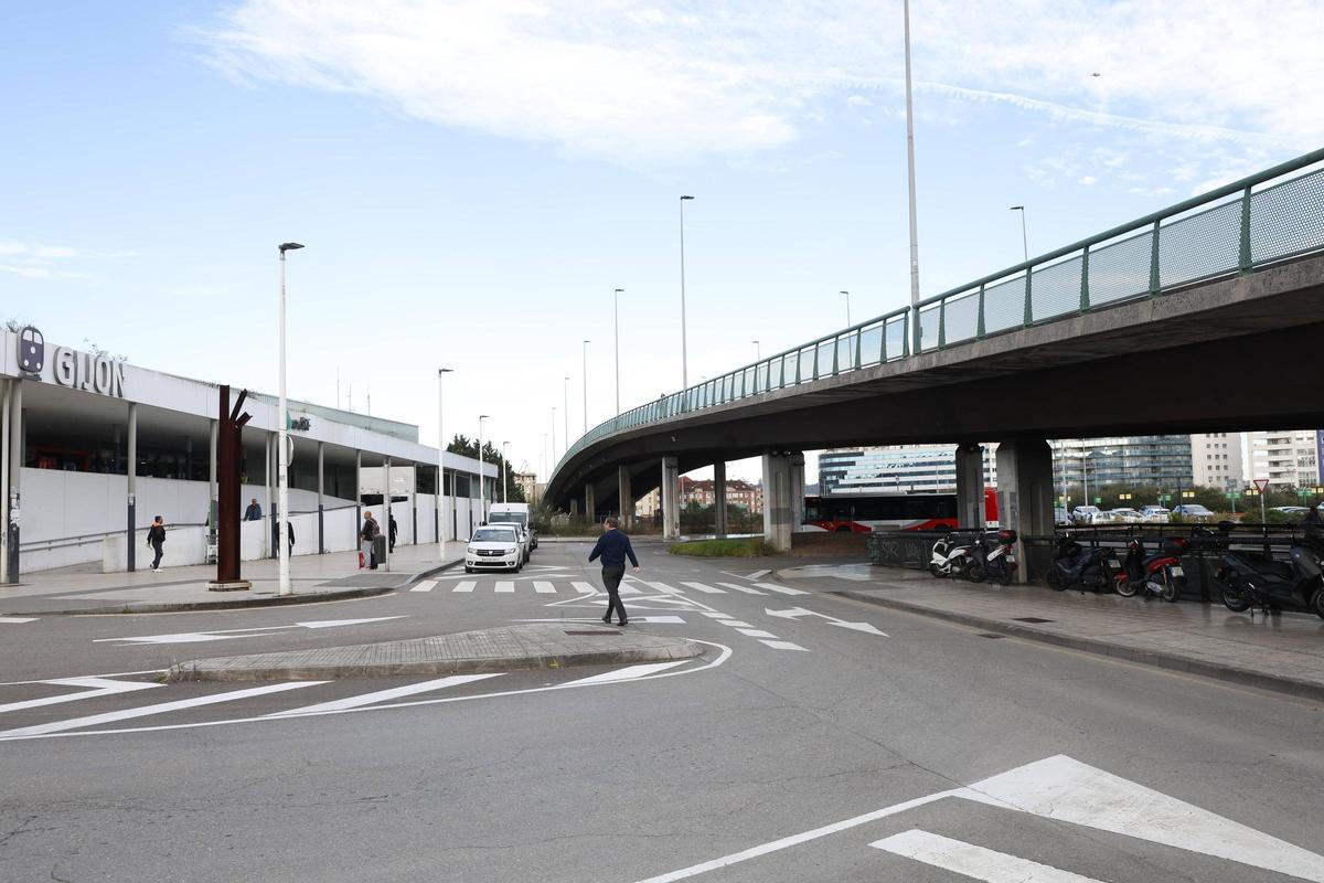 Viaducto de Carlos Marx junto a la estación provisional.