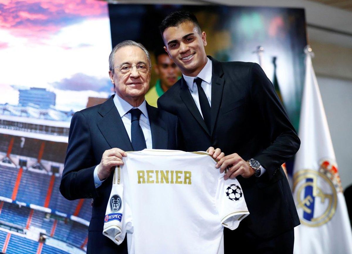 Soccer Football - Real Madrid unveil Reinier - Santiago Bernabeu, Madrid, Spain - February 18, 2020   Real Madrid president Florentino Perez and Reinier pose with shirt during the press conference   REUTERS/Juan Medina