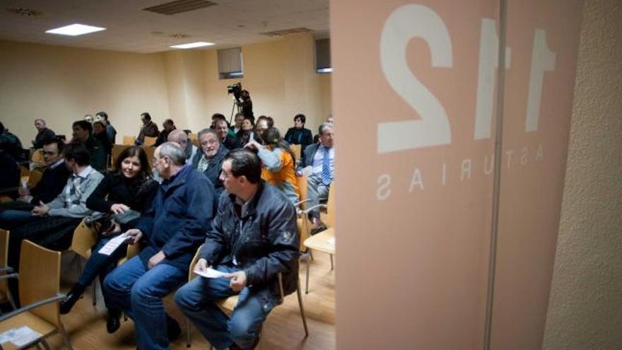 Participantes, ayer, en la jornada formativa del 112 Asturias que se celebró en el polideportivo de El Quirinal.