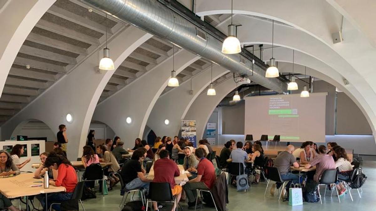 Una trobada de productors d'arts escèniques a Salt.