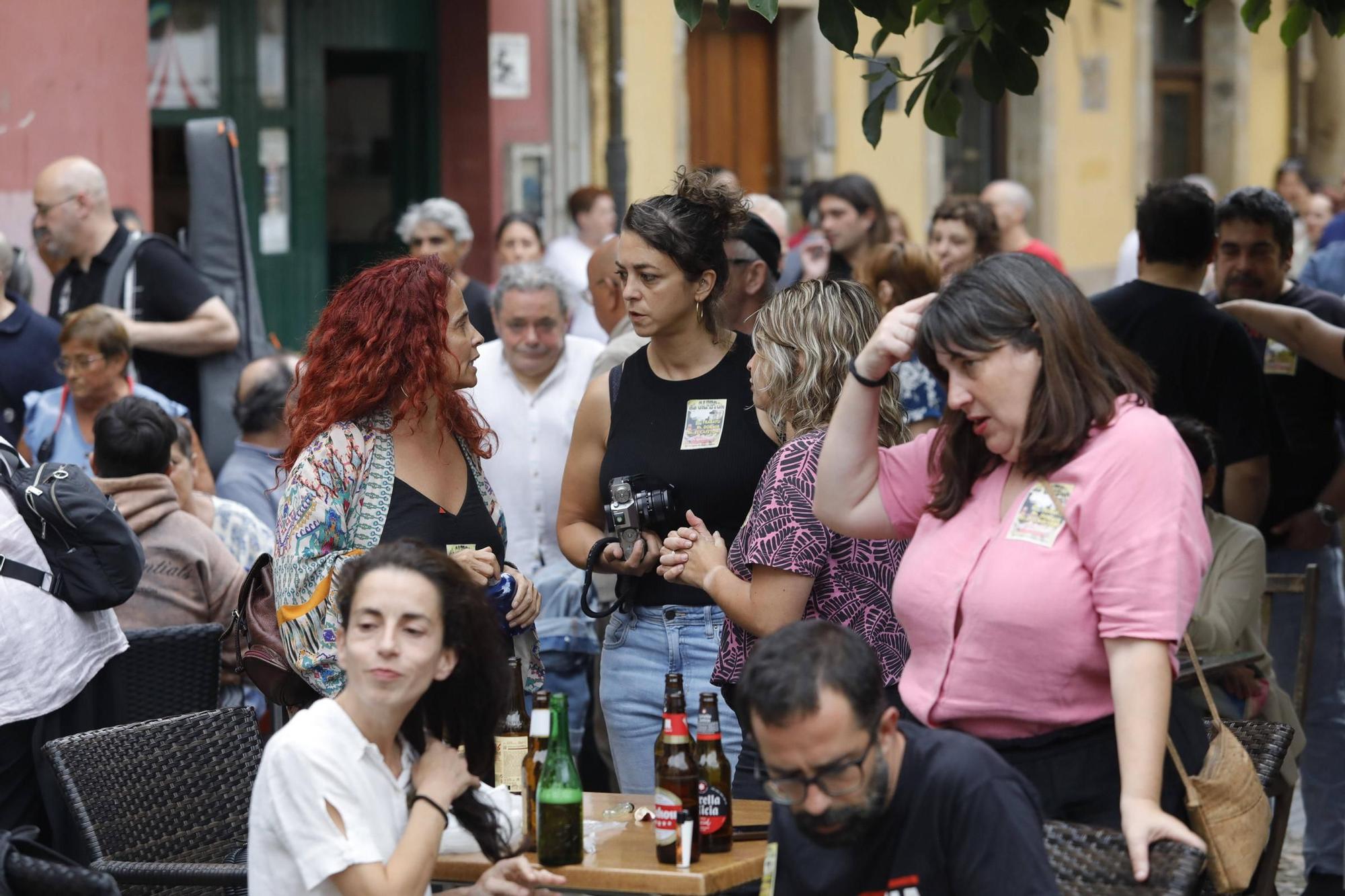 Así fue la despedida y el homenaje de amigos y clientes del Cafetón en Avilés a sus dueños, muertos en León