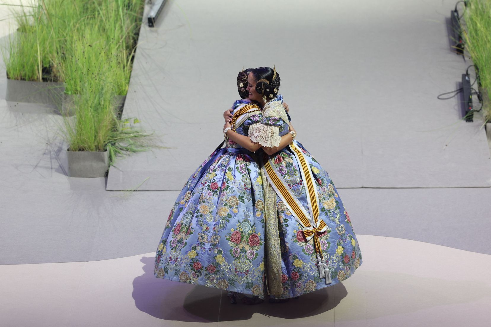 Berta Peiró y Lucía García dicen adiós a su año como falleras mayores de València 2025