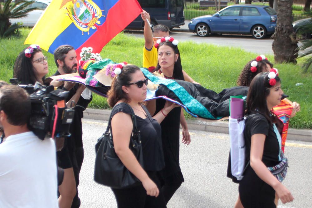 Manifestación desde el CIE de Zapadores: "El 12 de octubre no hay nada que celebrar"