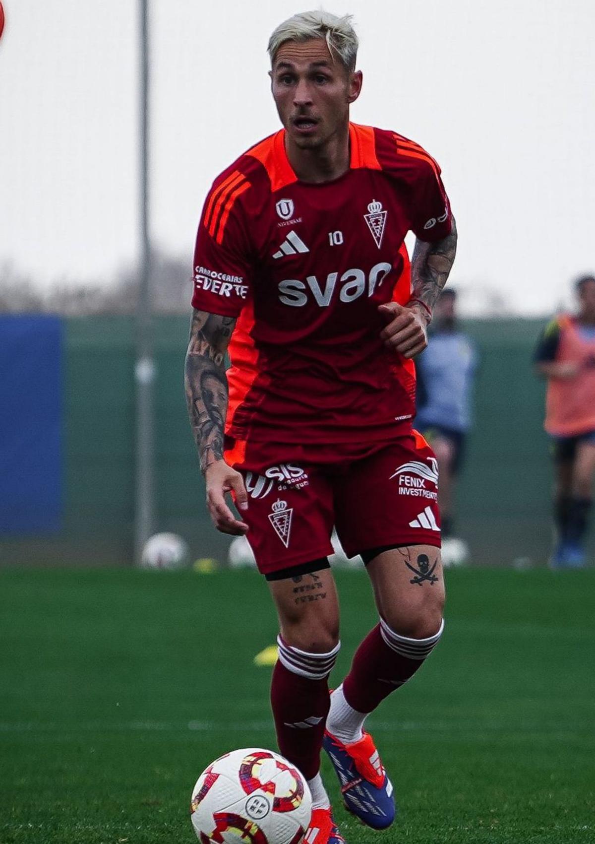 Isi Gómez, centrocampista del Real Murcia, durante un entrenamiento. | REAL MURCIA