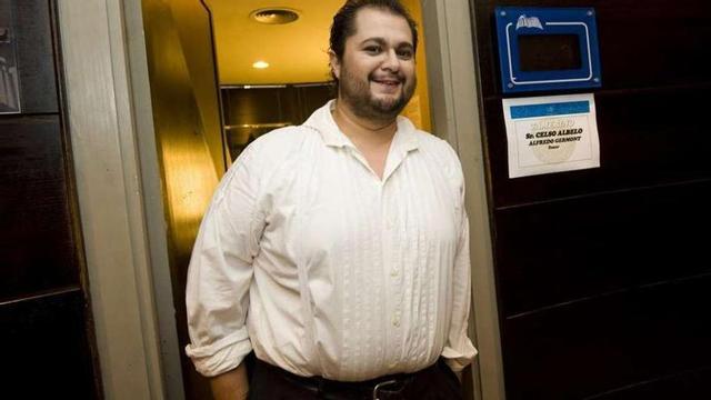 El tenor Celso Albelo, en su camerino del Palacio de la Ópera. 13fotos