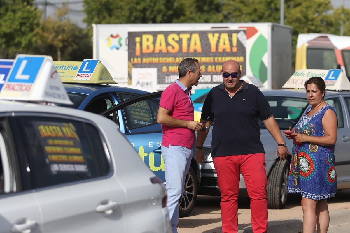 Fotogalería / Manifestación en Córdoba de autoescuelas