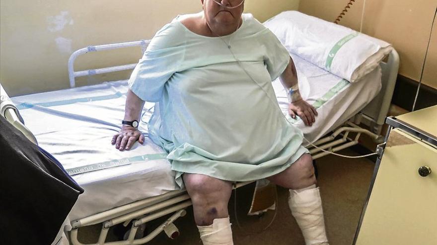 &quot;Me hicieron heridas en las piernas cuando me trasladaban en ambulancia al hospital&quot;