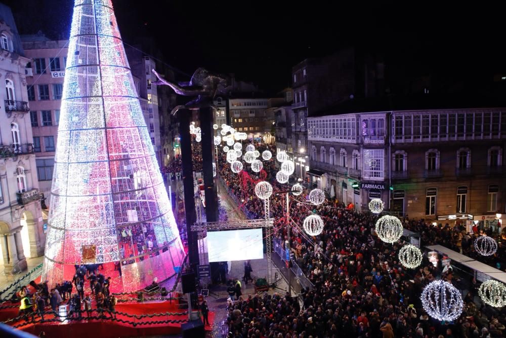 La Navidad arranca en Vigo con el encendido del alumbrado // R. G. / L. V. / C. P. / J. A.