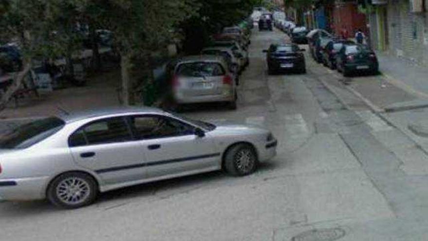 Paso de peatones en la esquina de la Av. Valladolid con la calle Mistral.