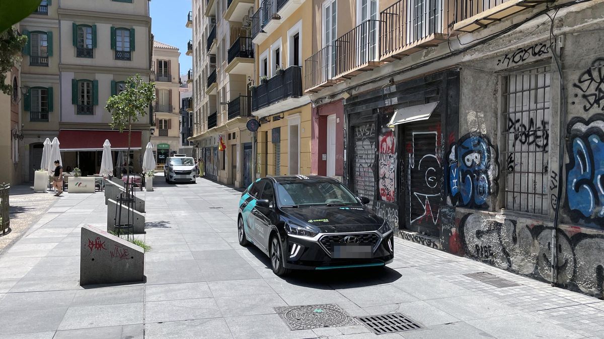 Las obras de la calle Carretería han cambiado el sentido del tráfico en la Plaza de San Francisco