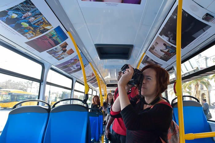 Exposición de igualdad a bordo de una guagua