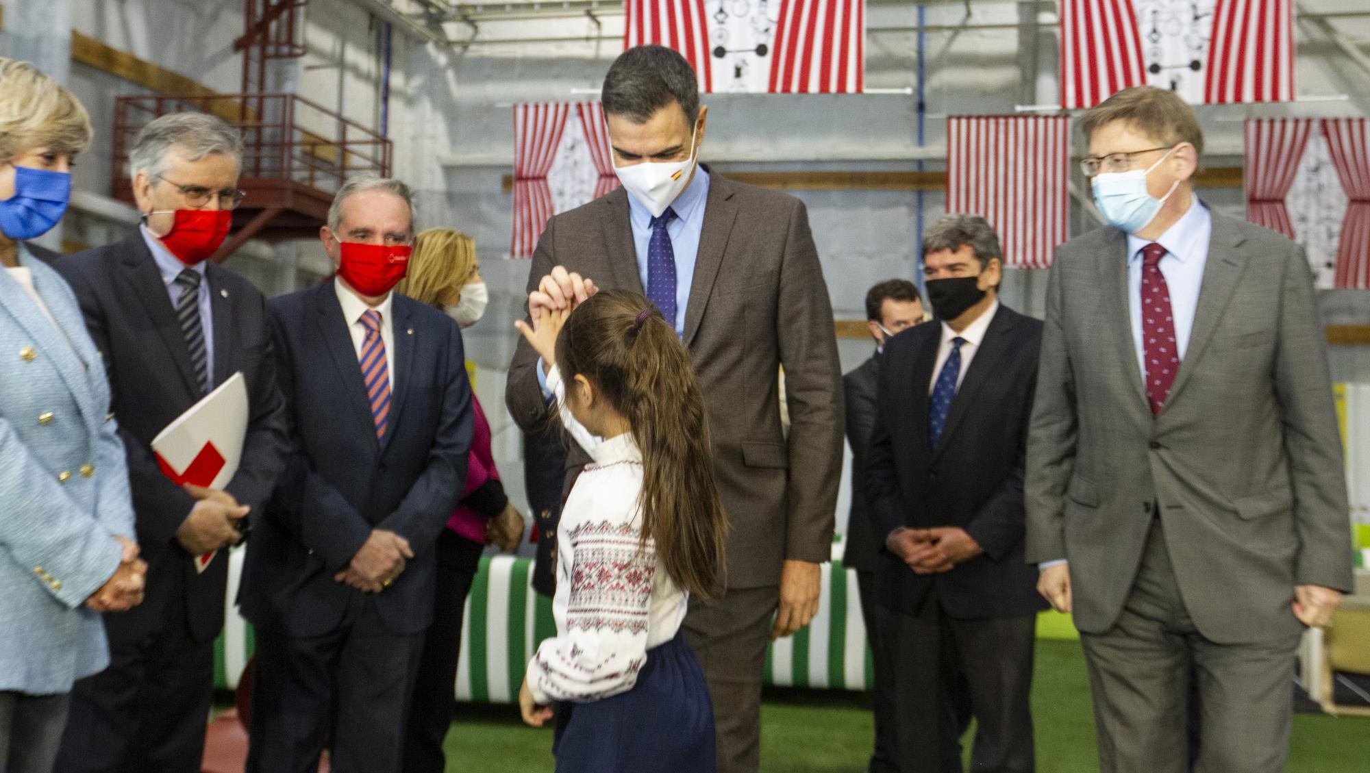 Visita del presidente del Gobierno, Pedro Sánchez, al centro de refugiados de Ciudad de la Luz