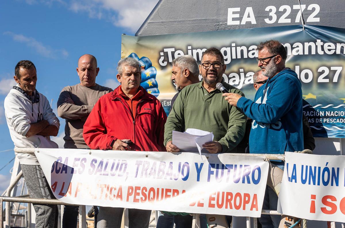Los pescadores de La Vila Joiosa protestan por los recortes de la UE Los pescadores de La Vila Joiosa protestan por los recortes de la UE