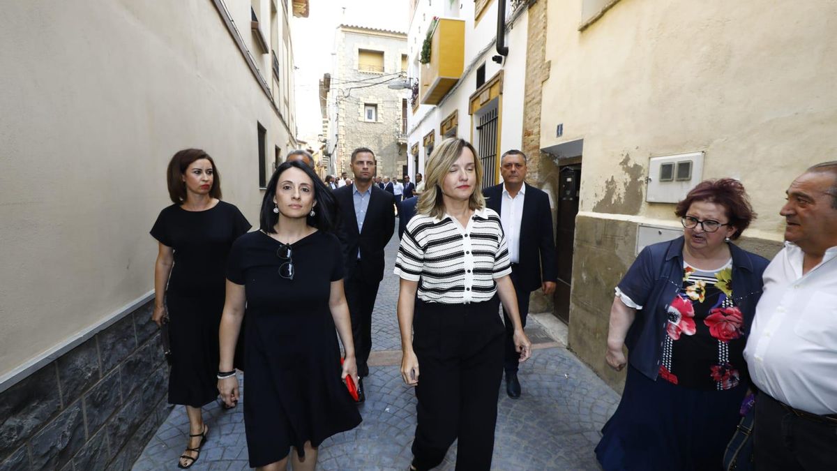 Cientos de personas arropan a Javier Lambán en su último adiós en Aragón