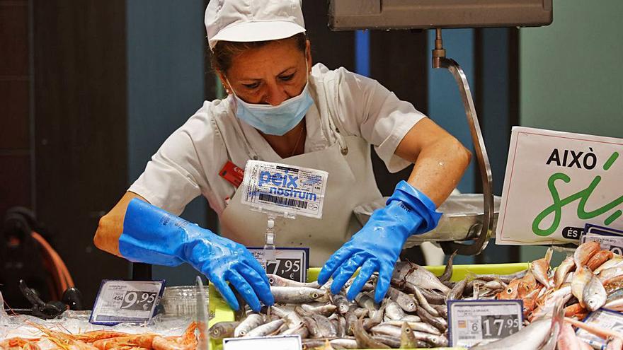 Al año se venden unos 58.000 kilos de pescado de la costa ibicenca. | TONI ESCOBAR