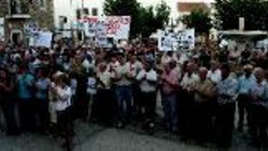 Protesta contra la Zepa en Sierra de Fuentes