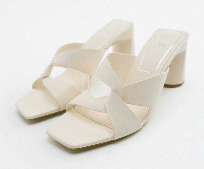 sandalias blancas