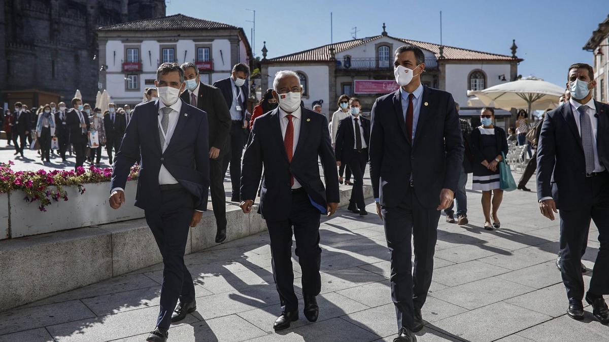 Sánchez y Costa, por las calles de Guarda