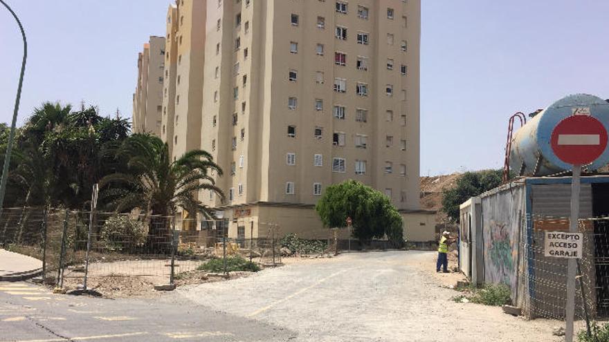 Vista de la urbanización Reina Mercedes, con las obras sin terminar.