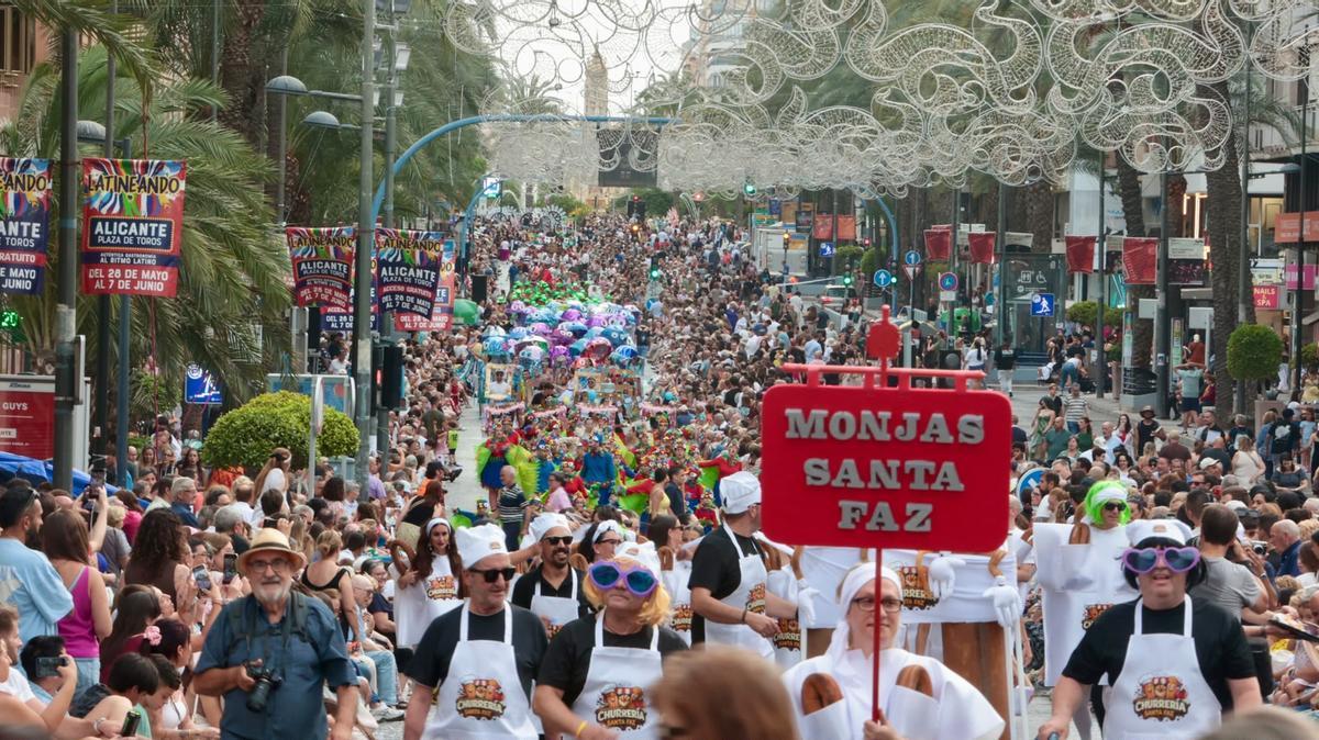 El desfile del Ninot de las Hogueras 2026 en Alicante, en imágenes