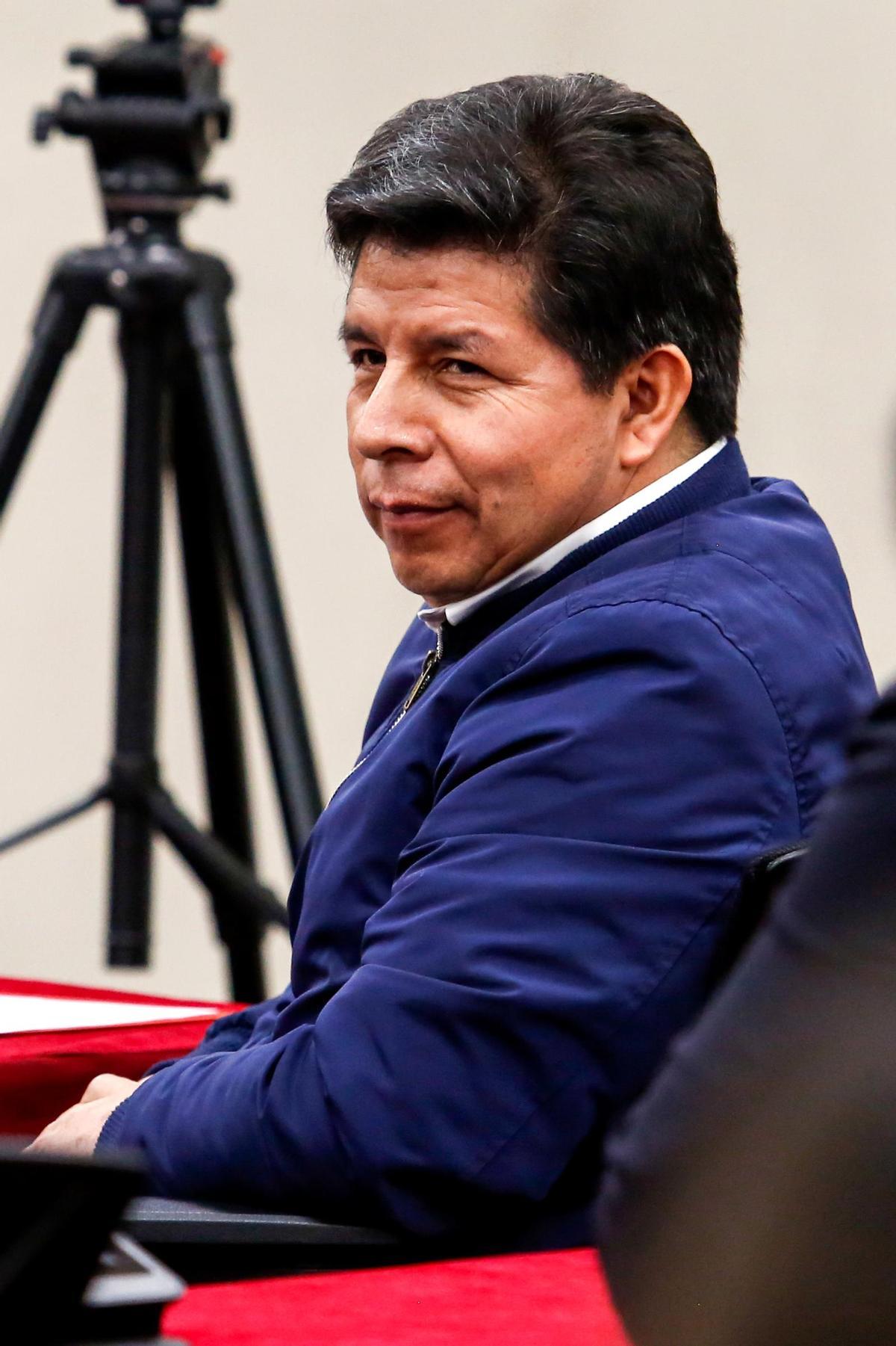Expresidente peruano Pedro Castillo escucha sentencia por fallido intento de golpe de 2022