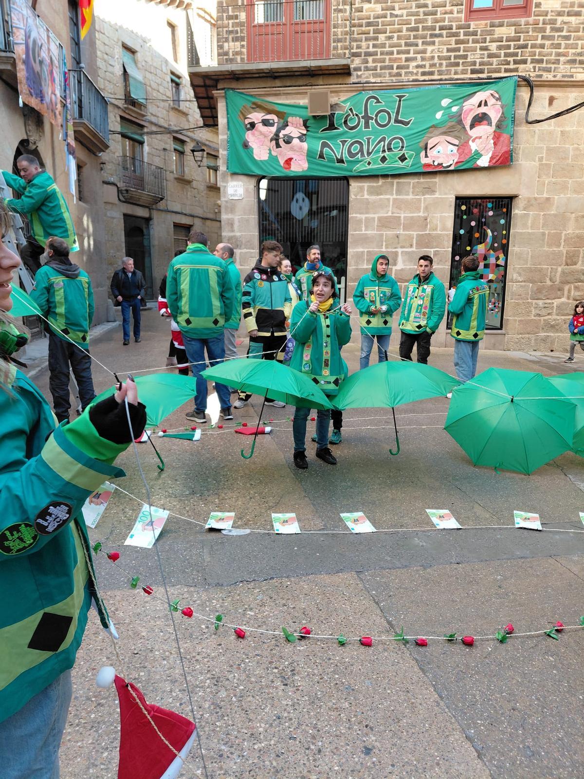 Solsona ja llueix de Carnaval amb les Enramades dels carrers
