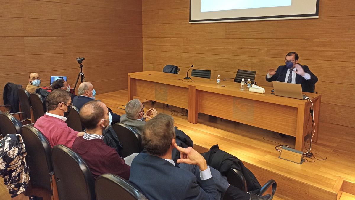 Agustín Alcaraz durante la conferencia sobre los cuatro siglos de pasión marraja