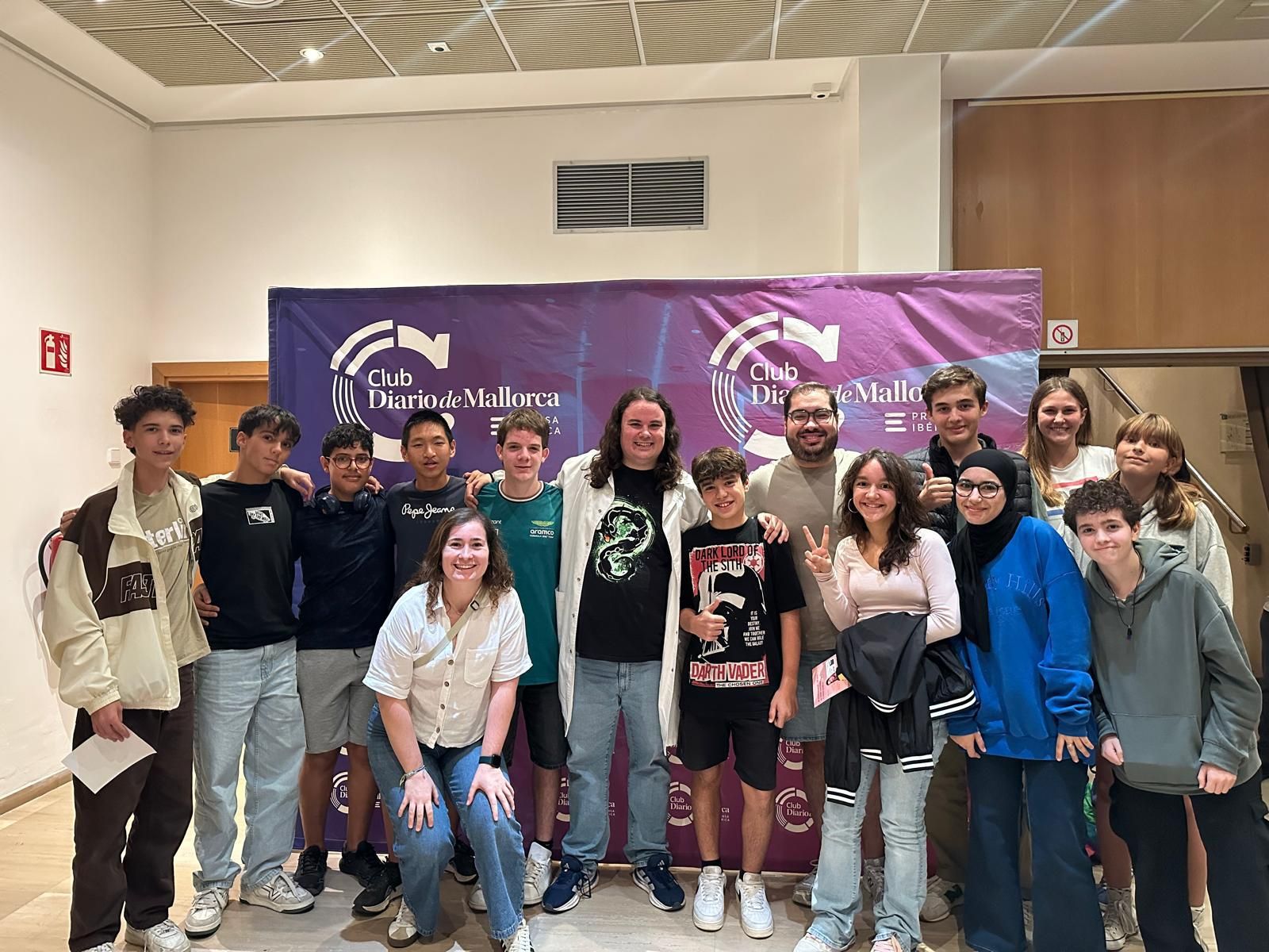 FOTOS | El Físico Barbudo entrevistó al divulgador tras el canal Ponte Bata en un encuentro en Diario de Mallorca