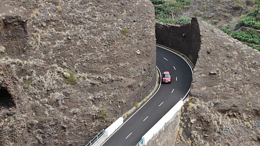 La carretera LP-1, que une Los Llanos y Tijarafe.