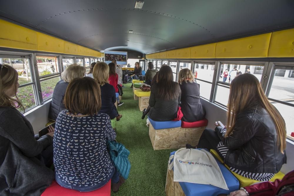 Presentación de Google Actívate en la plaza Séneca de Alicante