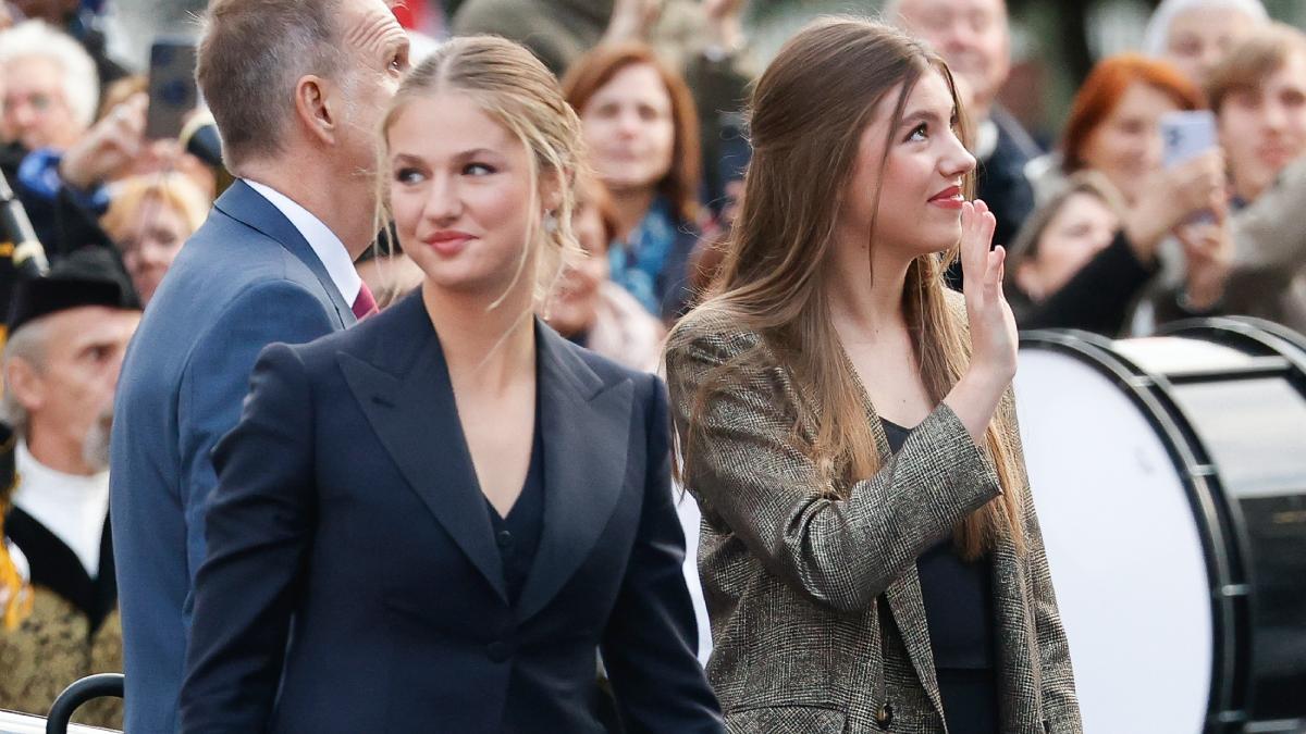 La inevitable complicidad entre la princesa Leonor y la infanta Sofía en los Premios Princesa de Asturias