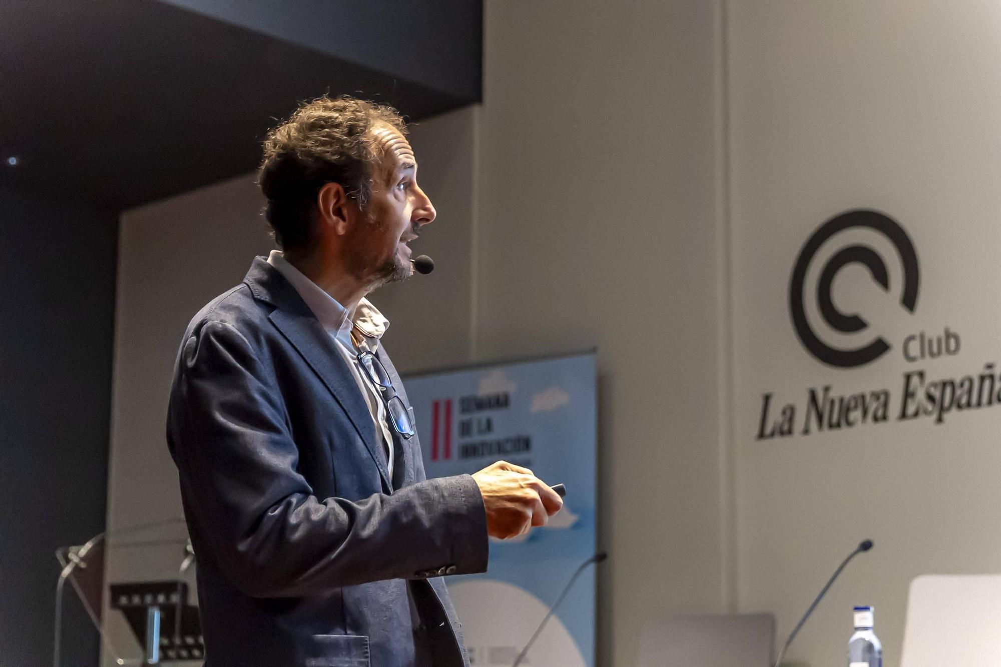 EN IMÁGENES | Juan Díaz y Sergio Serrano de ASINCAR, terceros ponentes en la II Semana de la Innovación de LA NUEVA ESPAÑA: “Acercamos la ciencia a la sociedad”