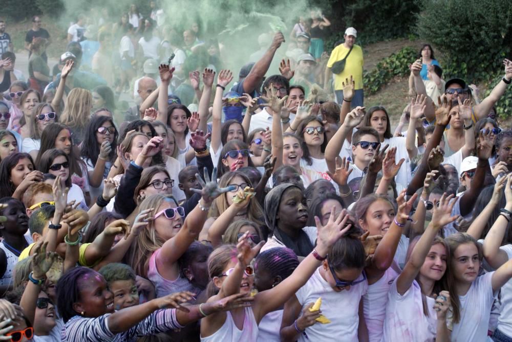 Festa «holi» a les festes d'agost de Banyoles