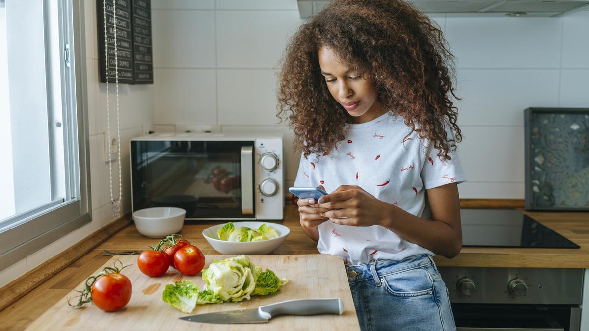 Toma nota de estas tres recetas rápidas y muy ricas para cenar en el microondas