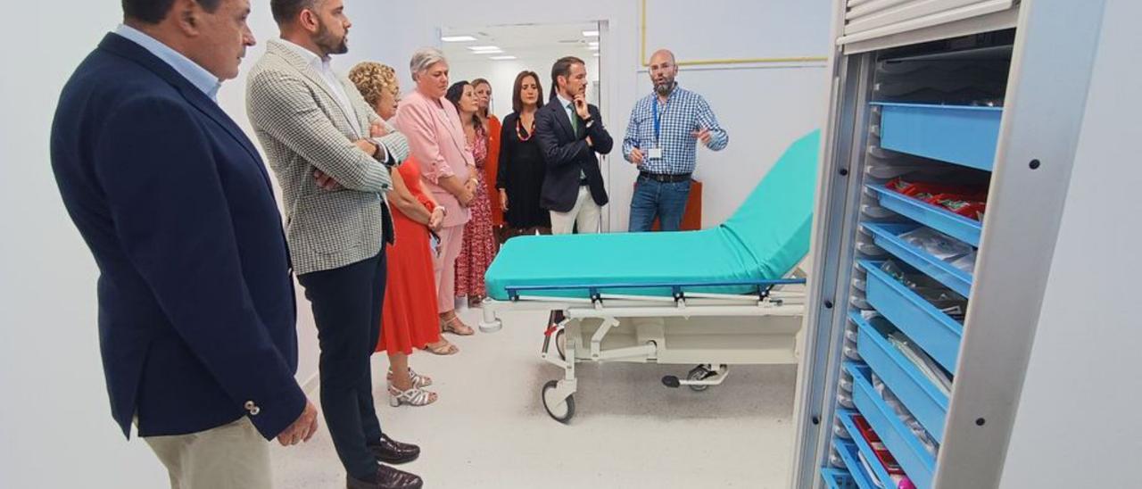 Un momento de la apertura del nuevo servicio sanitario en Los Llanos.