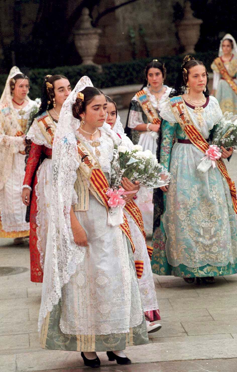 Ofrendas de las Fallas de fin de siglo. Si tienes 20-30 años, quizá estás aquí