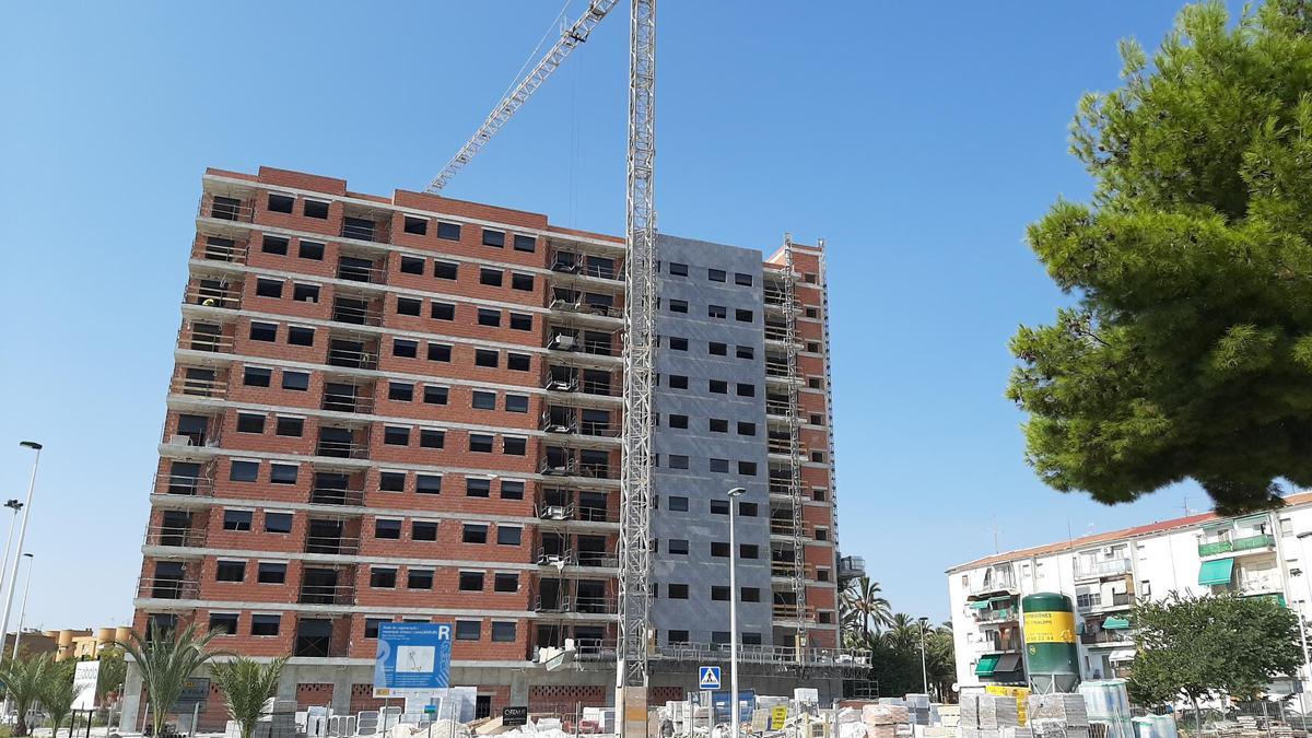 Un edificio de San Antón en Elche.