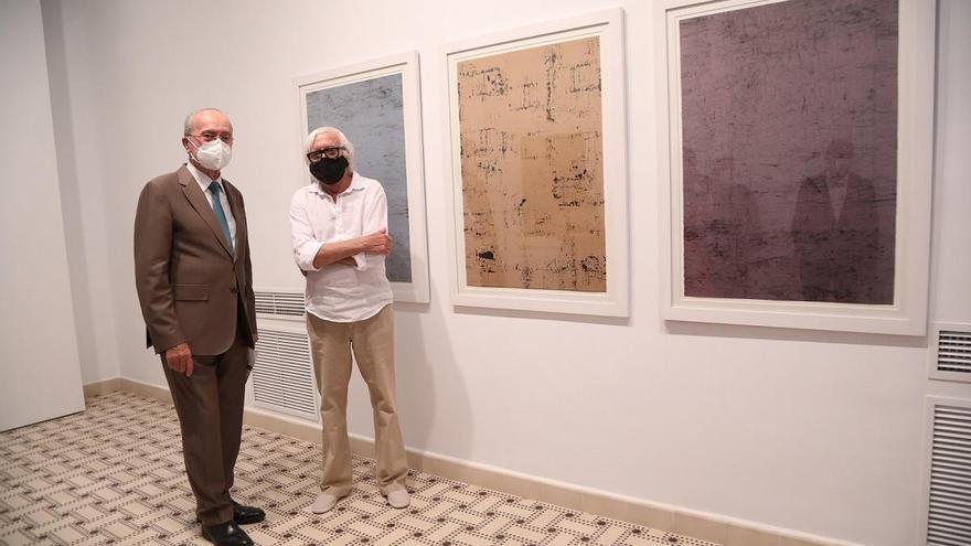 El alcalde, Francisco de la Torre, y Enrique Brinkmann, en la inauguración de la muestra.