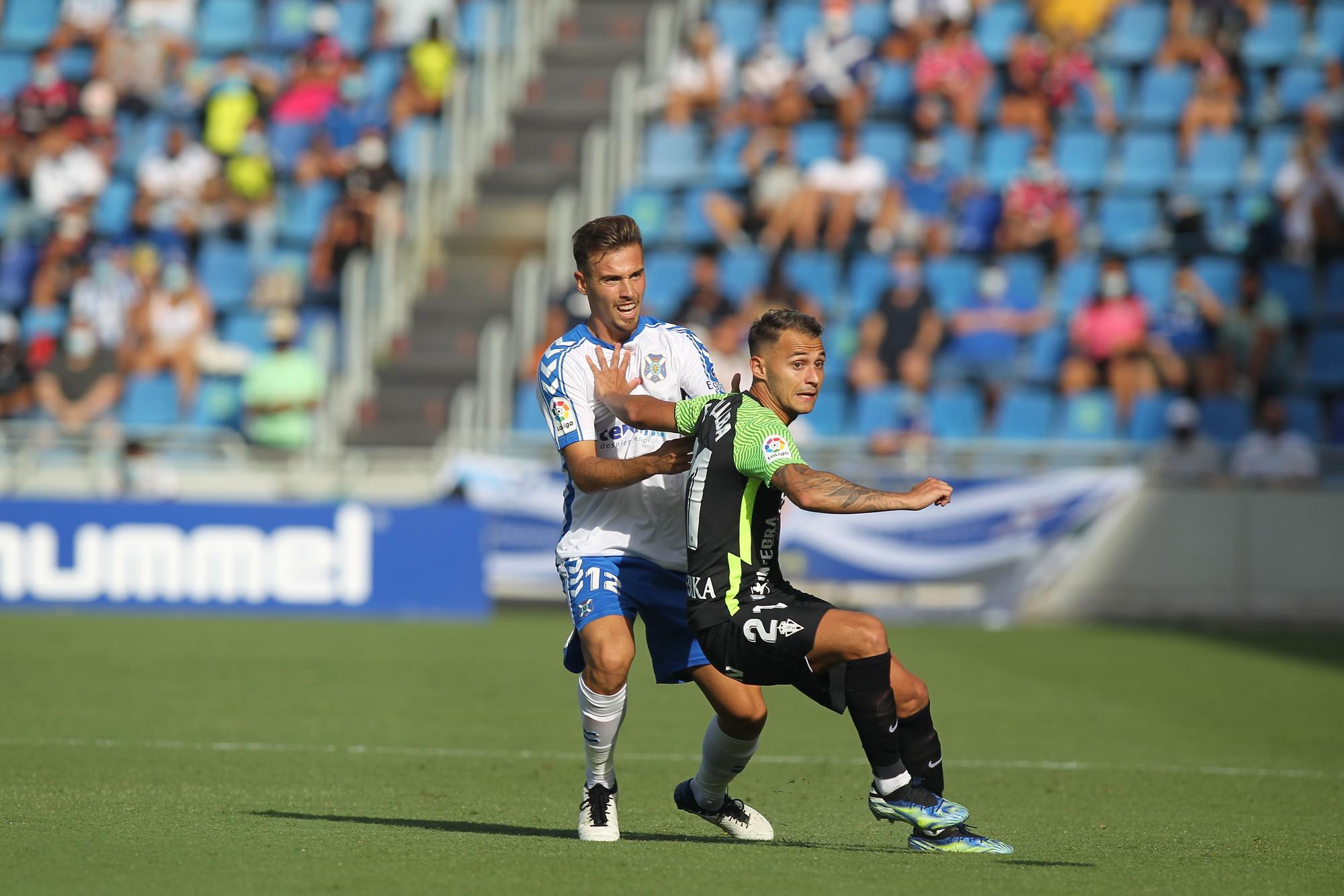 El partido entre el Tenerife y el Sporting, en imágenes