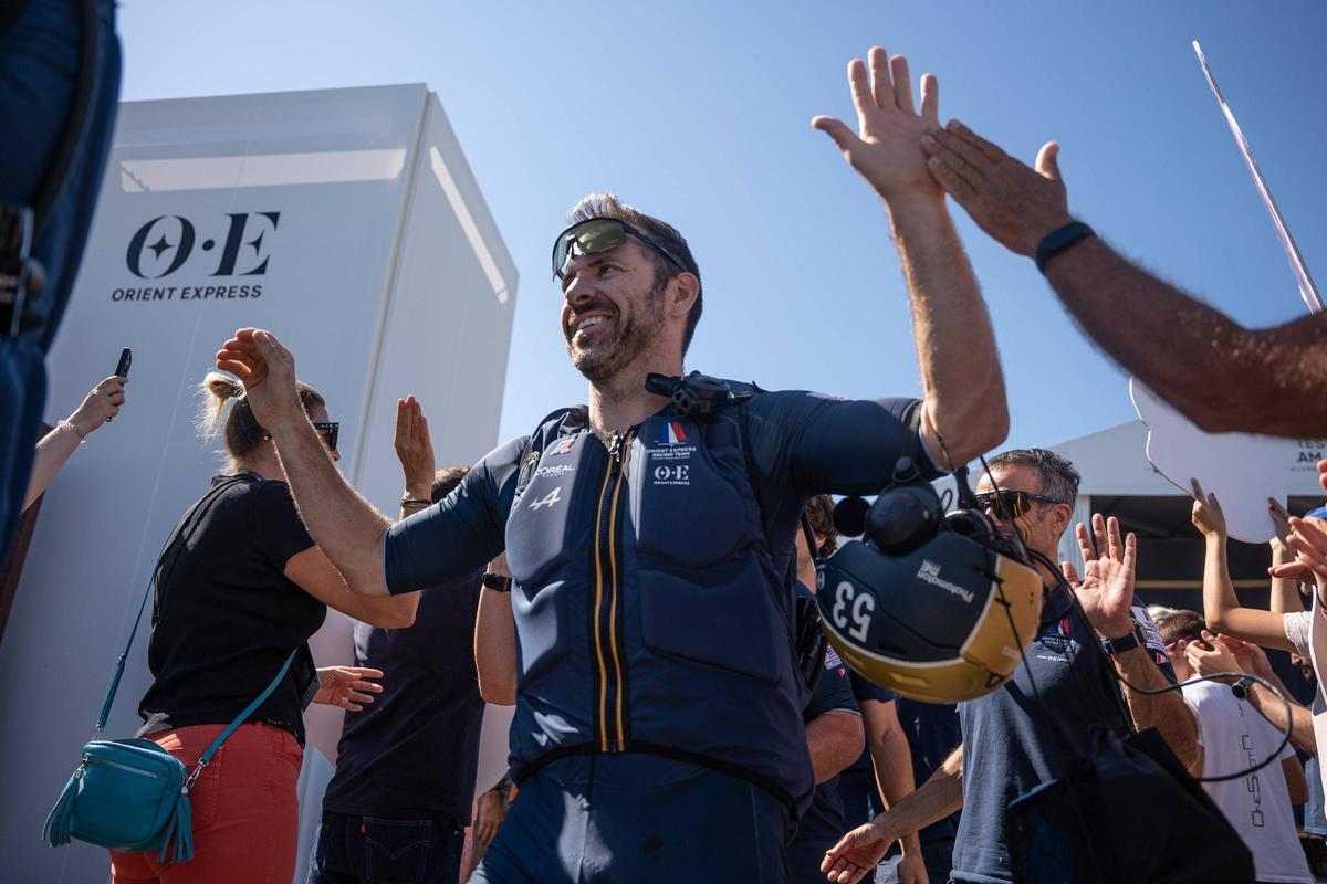 La afición francesa despide a su equipo el día en que se juegan seguir en la Copa América