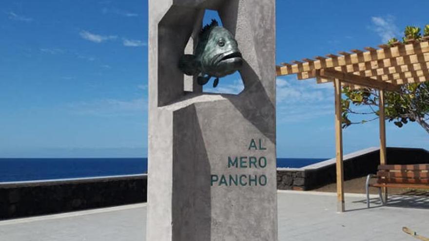 Monumento al mero Pancho, instalado el martes pasado en La Restinga.