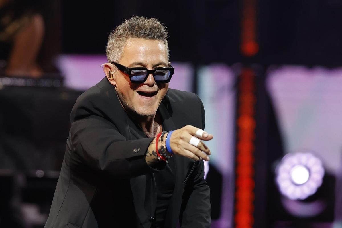 Fotografía de archivo del 25 de febrero de 2024 del cantante y compositor español Alejandro Sanz, durante su presentación en el 63º Festival Internacional de la Canción de Viña del Mar (Chile).