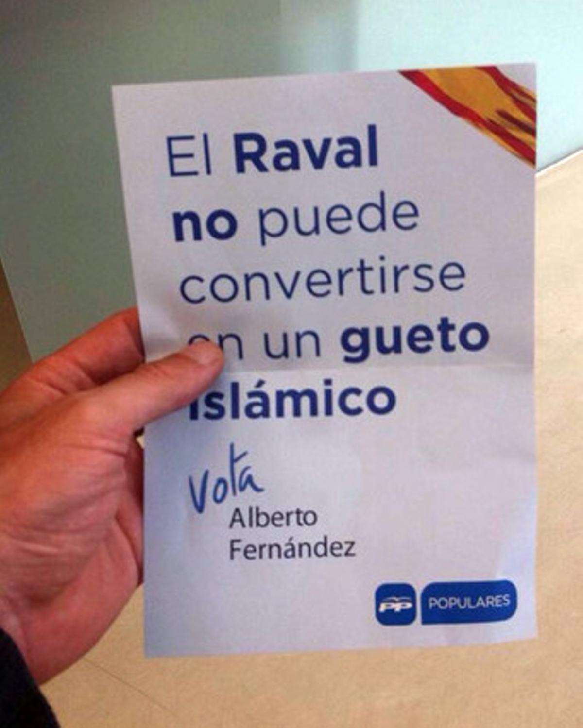 Cartell del PP en què els conservadors adverteixen que el Raval s’ha convertit en un gueto islàmic.