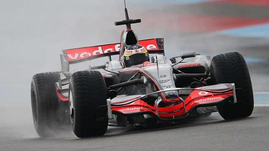 Pedro Martínez de la Rosa bajo la lluvia en el circuito de Paul Ricard.