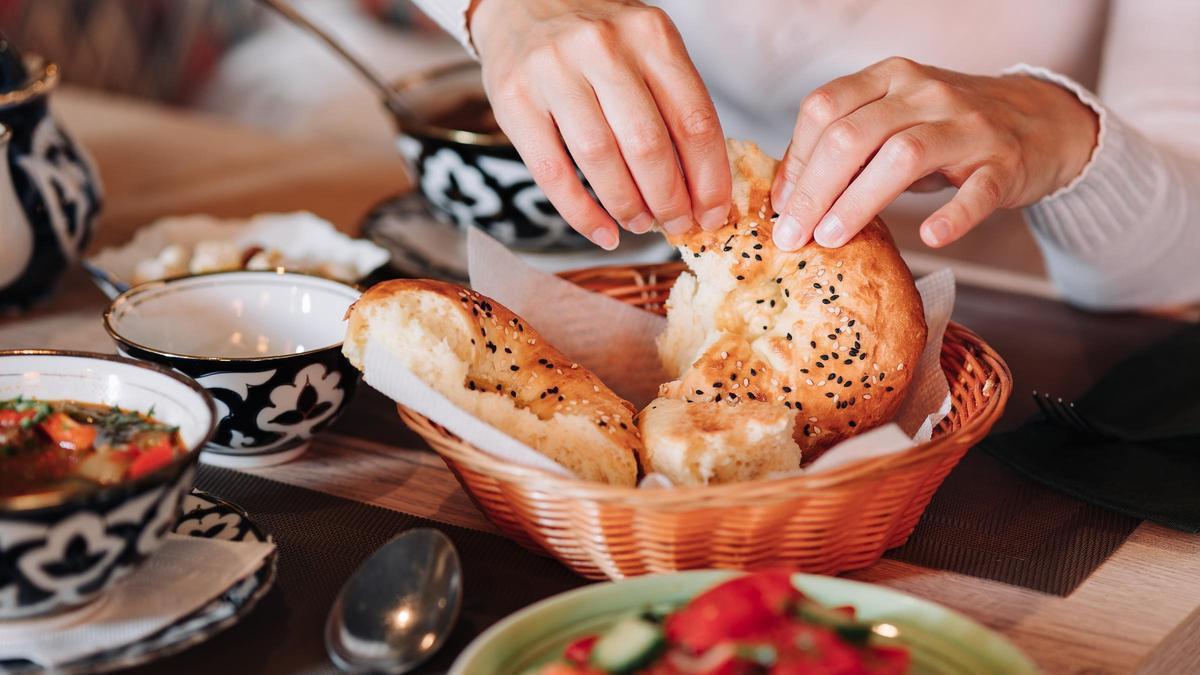 Pan fake: Facua alerta de cómo te pueden cobrar más en algunos bares o restaurantes