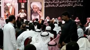Oraciones por la muerte del clérigo chií Nimr al Nimr en Al-Awamiya, en Arabia Saudí.