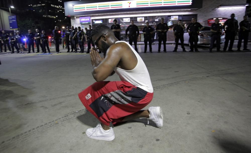 Cinco agentes muertos tras una marcha contra la violencia policial en Dallas