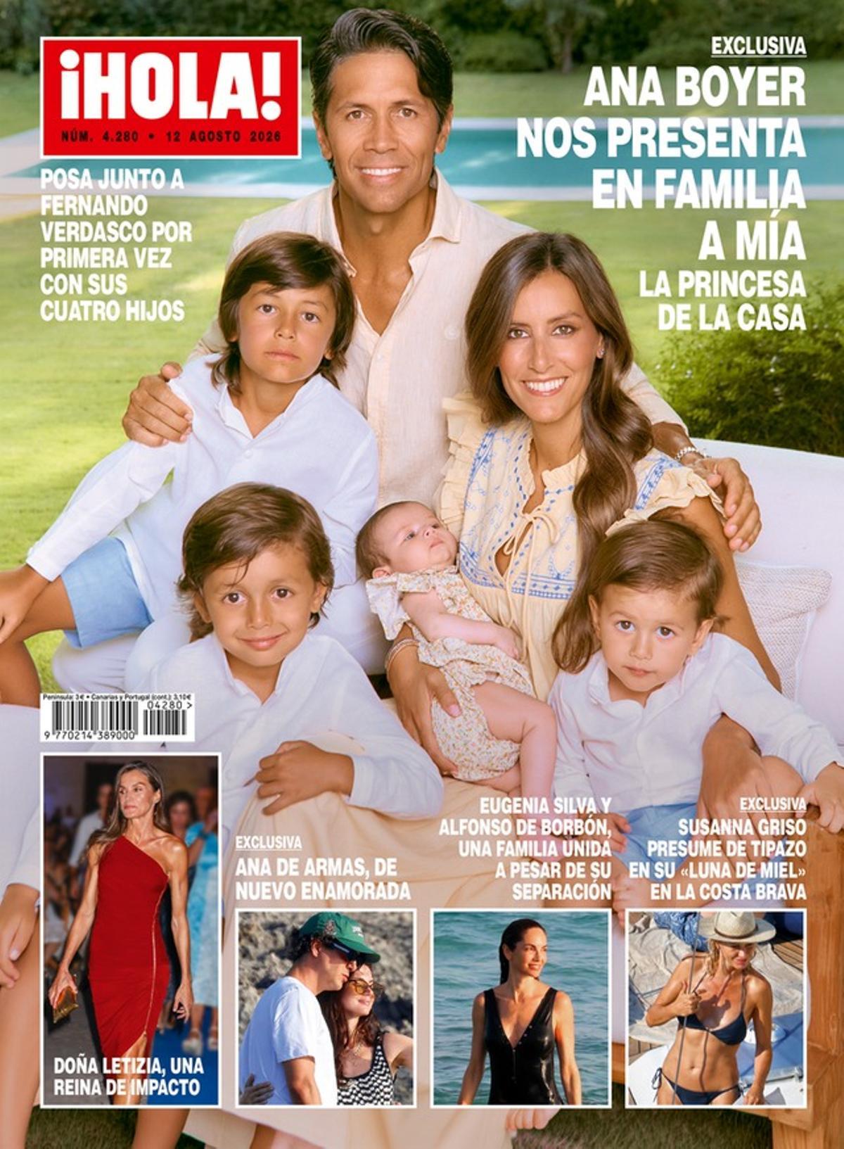 El matrimonio con sus cuatro hijos en la portada de ¡Hola!