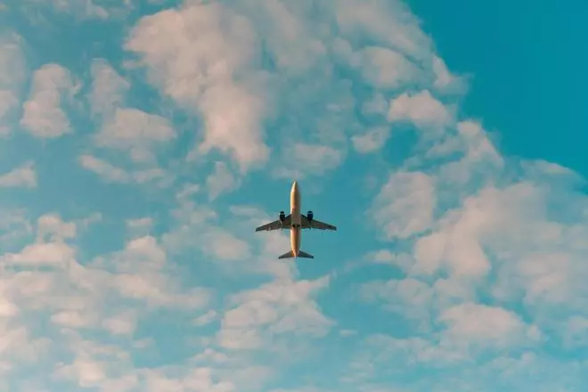 El truco para encontrar el vuelo más barato lo tiene Google y es tan sencillo como un click