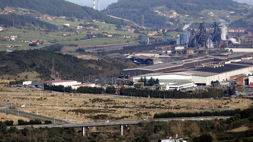 Terrenos de la Zalia colindantes con la factoría de ArcelorMittal en Veriña.
